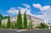 Four Points by Sheraton Bellingham Hotel & Conference Center Отели рядом с достопримечательностью «Whatcom Falls Park Stone Bridge»