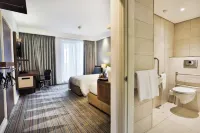 Holiday Inn Express Durban - Umhlanga Hotels near Nike Store