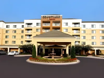 Courtyard Greenville-Spartanburg Airport Hotels near Bob Jones University