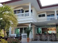 East Shore Pattaya Resort Hoteles cerca de SHEEP HOUSE