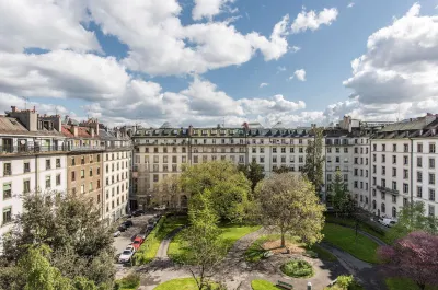 Hôtel Bristol Genève Hotel berhampiran Barbier-Mueller Museum