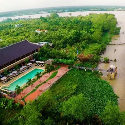 The Island Lodge Hoteles cerca de The Management Board relic Tien Giang