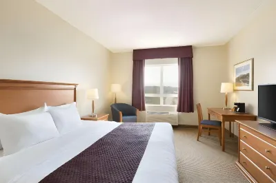 Days Inn & Suites by Wyndham Collingwood Hotels near Collingwood Museum