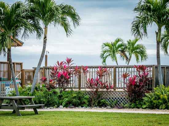 Ragged Edge Resort & Marina Hotel Exterior