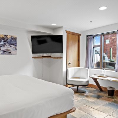 Standard King Room-Ground Floor The Horton Hotel and Rooftop Lounge Promo Code