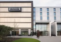 Staybridge Suites London - Heathrow Bath Road, an IHG Hotel Hotel dekat Farnborough Airport