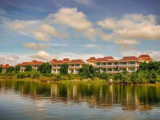 Mayfair Lake Resort Hotel Exterior