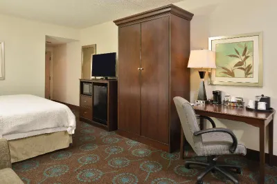 Hampton Inn & Suites Newport News-Airport (Oyster Point Area)