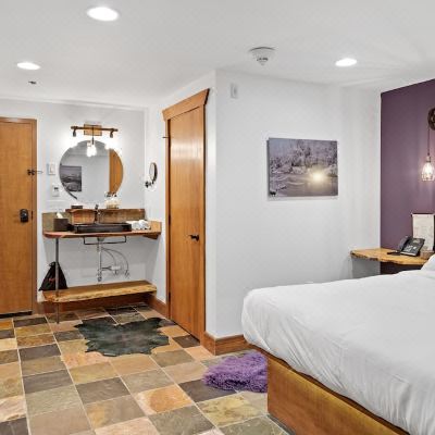 Standard King Room-Ground Floor The Horton Hotel and Rooftop Lounge Promo Code