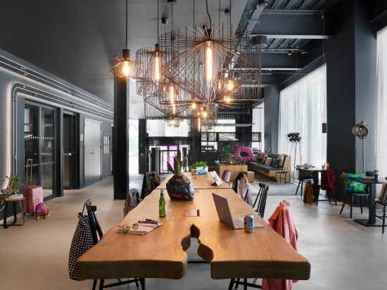 Moxy Milton Keynes Dining/Meeting Rooms