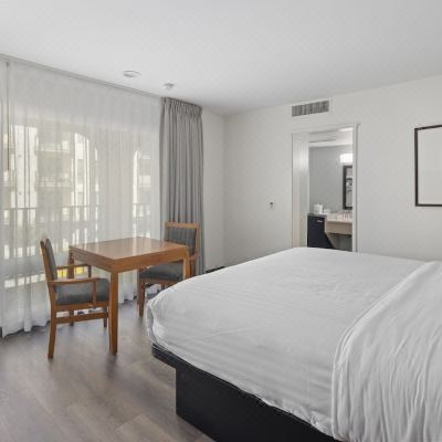 Standard King Room Vagabond Inn Glendale Promo Code