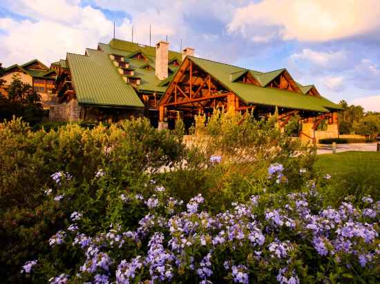 Disney's Wilderness Lodge Hotel Exterior