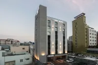 Brown Dot Hotel Geoje Отели рядом с достопримечательностью «Коджедо»