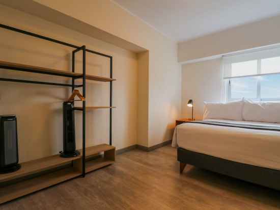 w Majestic 2BR w Modern Balcony in Miraflores Rooms