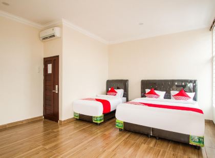 Adam Malik Guesthouse Near Regale ICC Medan Mitra RedDoorz