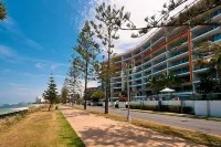 Silvershore Apartments on the Broadwater Hotels in Labrador