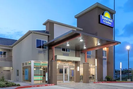 Days Inn & Suites by Wyndham Downtown/University of Houston