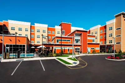 Residence Inn Long Island East End 鄰近Ann Taylor Factory Store的酒店