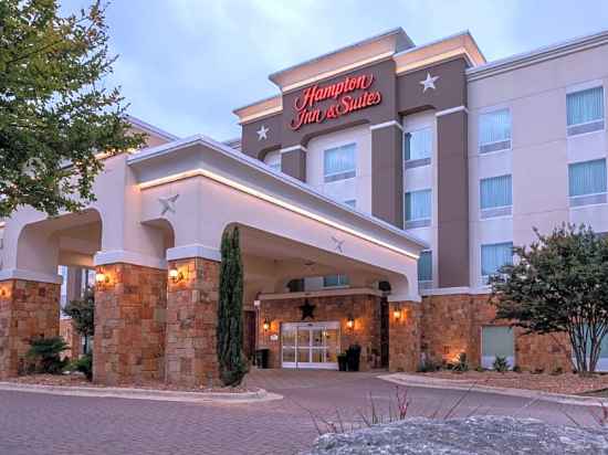 Hampton Inn & Suites Boerne Hotel Exterior