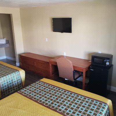 Basic Room, 2 Queen Beds, Smoking University Inn Fresno Promo Code