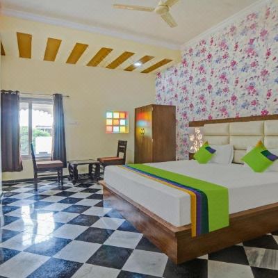 Deluxe Room Treebo Trend Vishvam Residency Promo Code