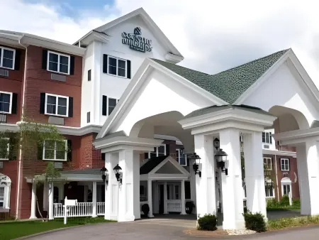 Country Inn & Suites by Radisson, Manchester Airport, NH