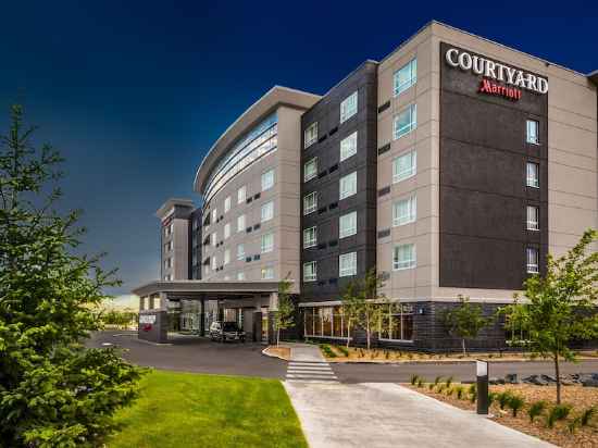 Courtyard Winnipeg Airport Hotel Exterior