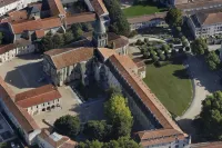 Les Chambres de l'Abbaye Hotels in Saintes