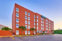 City Express Junior by Marriott Tijuana Otay Отели рядом с достопримечательностью «Парк Ломас де Сан Педро»