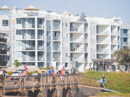 Grand Palais Boolarong Beachside Apartments Hotel Exterior