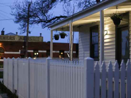 Daylesford Art Motel Hotel Exterior