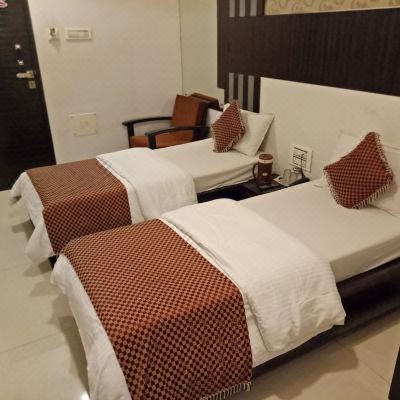 Deluxe Double Room N/AC Hotel Navi Mumbai Promo Code