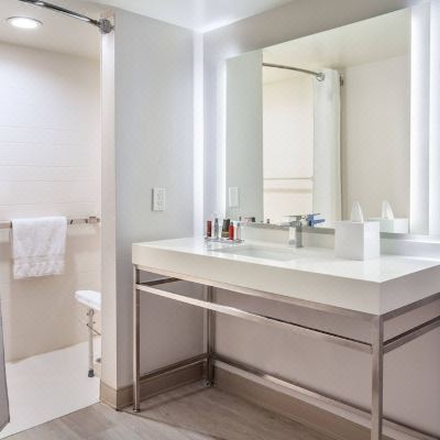 King Room Mobility/Hearing Accessible With Tub-Non-Smoking Miami Airport Marriott Promo Code