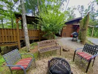 Amazing Dreams 2 Bedroom Cabin by RedAwning Hotels near Boot Factory Outlet