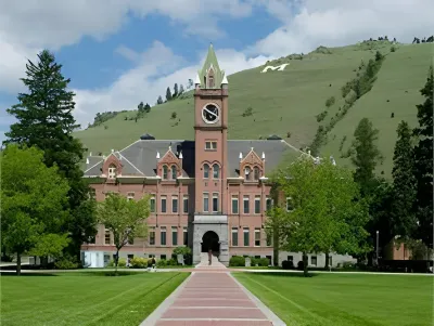 Courtyard Missoula Hotel dekat University of Montana Soccer Field