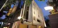 Hotel Metropole Hotels in Kolkata