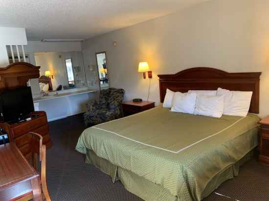 Merrimac Inn & Suites Rooms