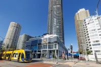 Meriton Suites Surfers Paradise Hotels near SkyPoint Observation Deck