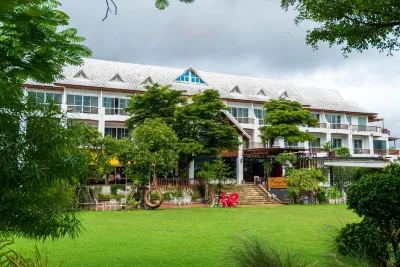 Vieng Khong Hotel Hotels near Wat Pho Sai