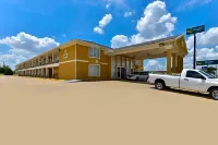 Quality Inn Hotels in Gonzales