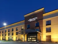 La Quinta Inn & Suites by Wyndham Bel Air/I-95 Exit 77A Hotels near Inner Harbor