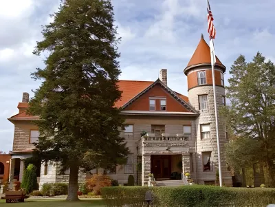 The Mansion at Elfindale Hotels in Springfield