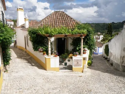 Casa de S. Thiago do Castelo Hotels near Obidos Train Station