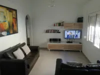 2 Bedroom Newly Renovated Bungalow Close to Bars & Restaurants Отели рядом с достопримечательностью «Teatro Circo Murcia»