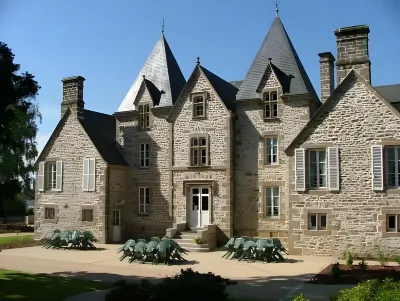 Château du Bourg Hôtels à : Saint-Ellier-du-Maine