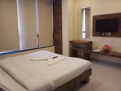 Hotel Shree Pratham Milan Hotels near Gandhi Park