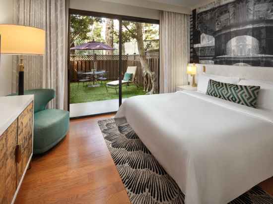 Avenue of The Arts Costa Mesa, a Tribute Portfolio Hotel Rooms