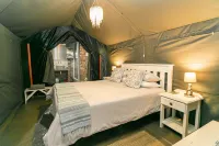 Schoemanshoek Glamping Hotel dekat Chandelier Game Lodge & Ostrich Show Farm