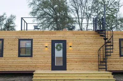 The Honeycomb-Tiny Container Home 12 Min. to Magnolia/Baylor