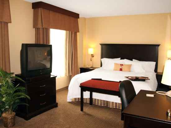 Hampton Inn & Suites by Hilton Laval Rooms